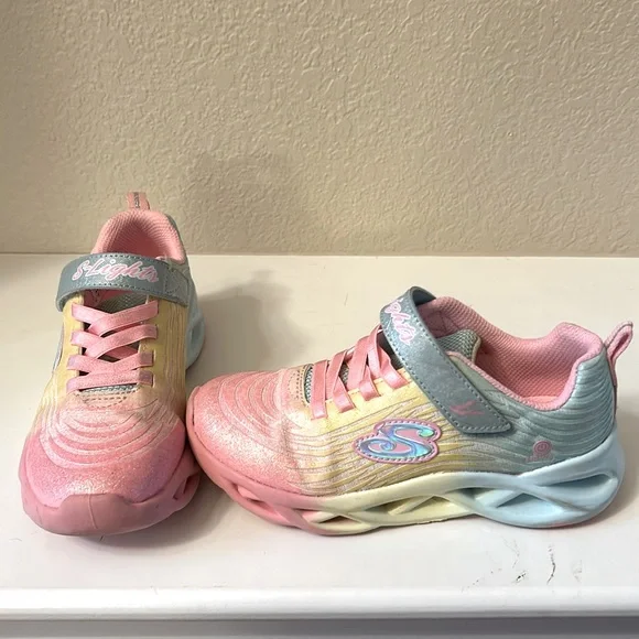 Girls Sketchers tennis shoes size 1. - Picture 1 of 9